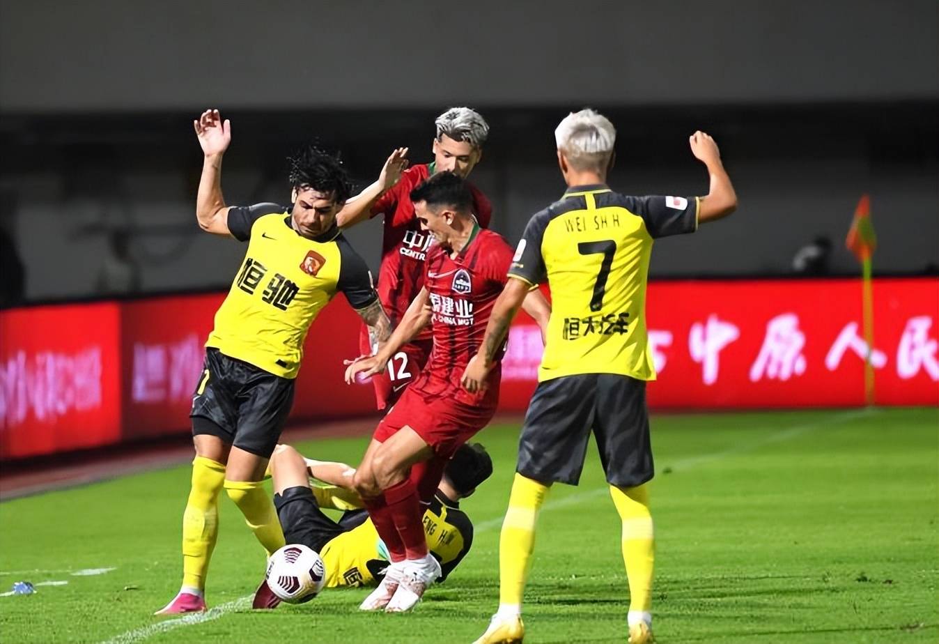 河南队再次发威,披荆斩棘取胜,引发热议 河南队再次发威,披荆斩棘取胜,引发热议