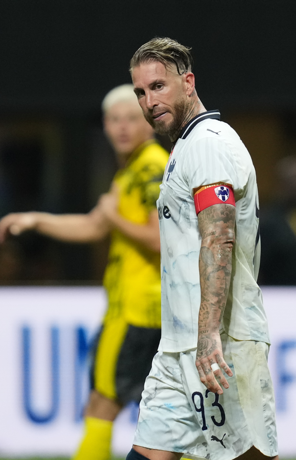 多特蒙德客场擒下汉诺威，保持不败纪录，引发热议