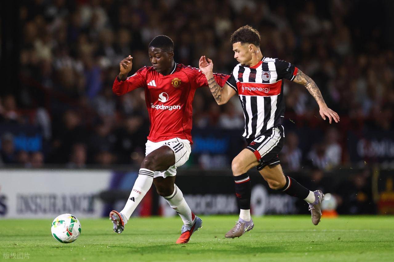 伯恩利将对阵鲍尔,努力夺取胜利,掌声雷动 伯恩利将对阵鲍尔,努力夺取胜利,掌声雷动