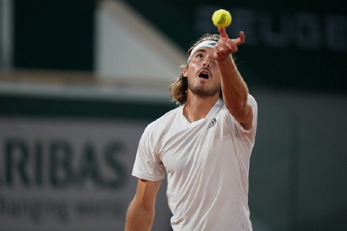 开云下载-DRX碾压EG，CoreJJ线上压制力十足宿敌对决四强赛，强势挺进下一轮