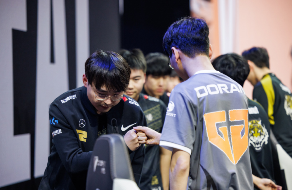 开云平台-RNG血洗KT，Scout开启传奇时刻焦点之战入围赛，点燃全场激情