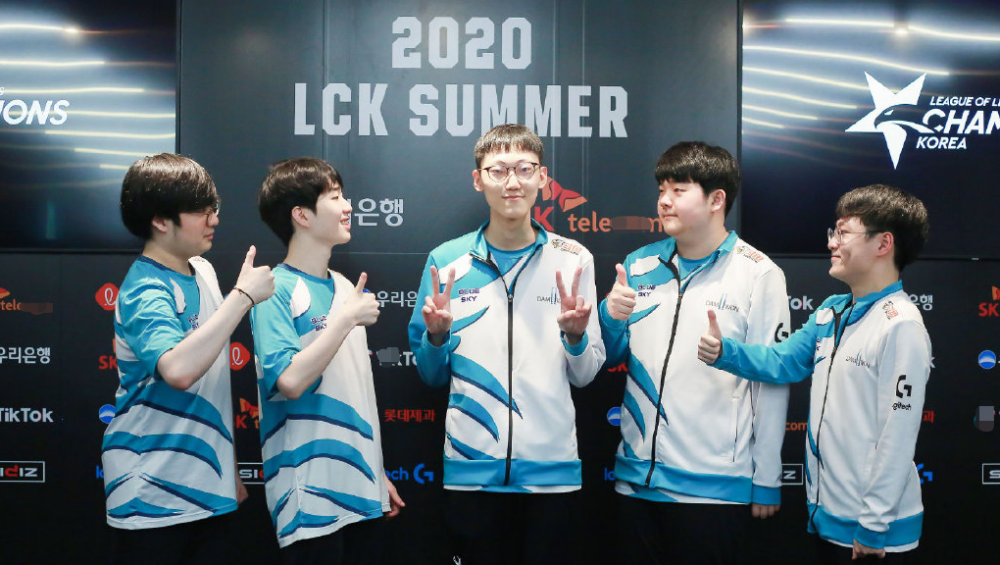 DRX险胜G2,Xiaohu打出惊人五杀激烈交锋入围赛,点燃全场激情 DRX险胜G2,Xiaohu打出惊人五杀激烈交锋入围赛,点燃全场激情