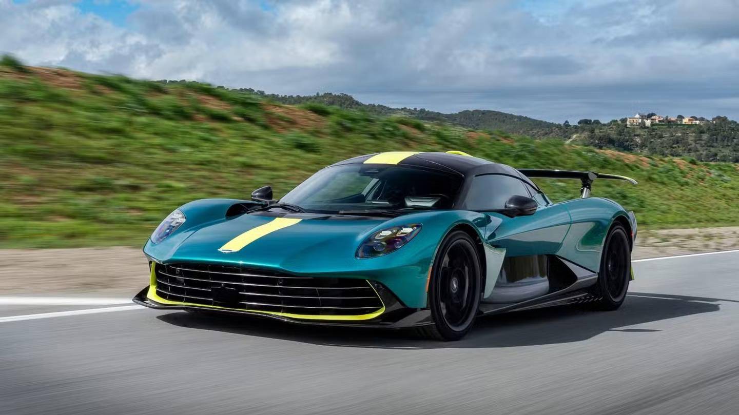 阿斯顿马丁鏖战迈凯伦，周冠宇扛起全队