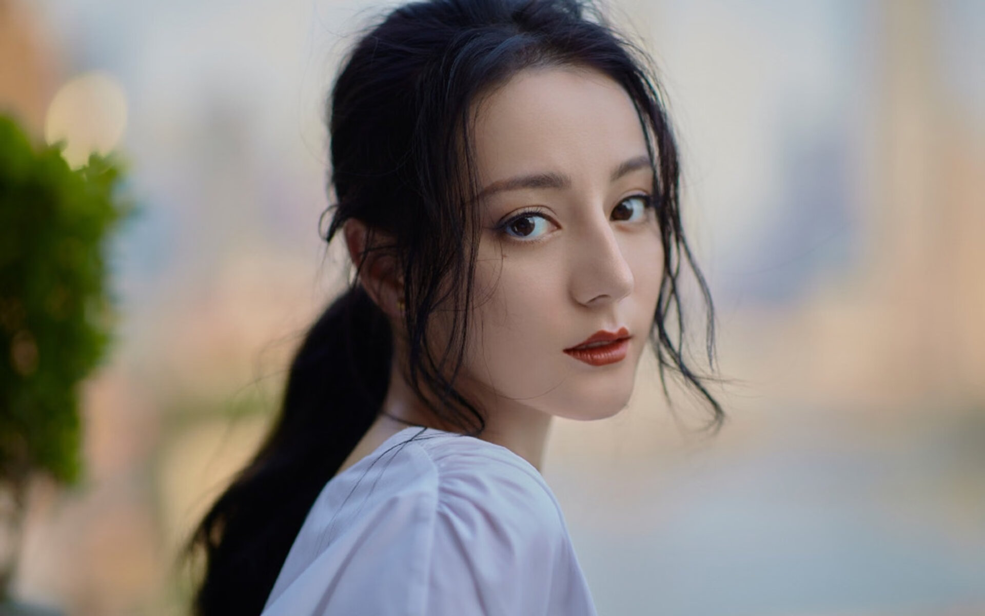 开云体育入口-冰火两重天！火箭第三节轰晕灰熊，浓眉在季后赛杀神附体